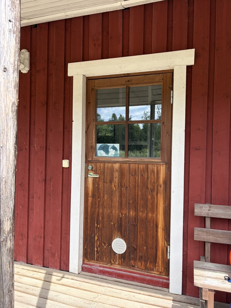 Kissahoitolan sisäänkäynti